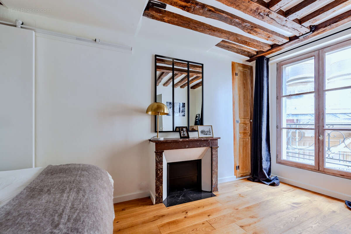 Appartement à PARIS-1E