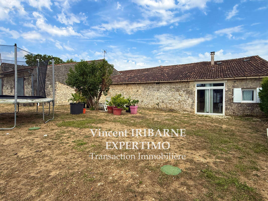 Maison Type Charentaise, 3 chambres, Garage, dépendances et Jardin - photo 10