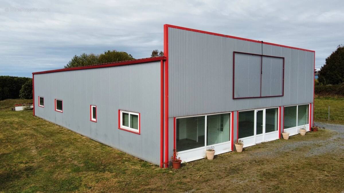 Commerce à BUSSIERE-GALANT