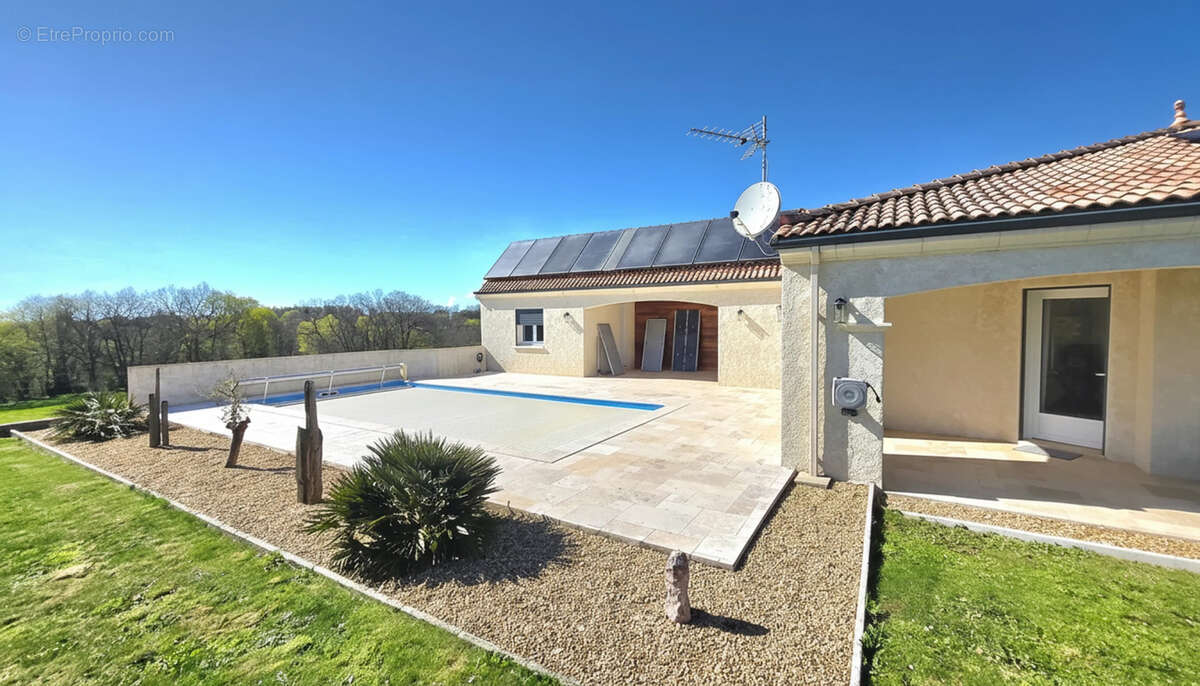 Maison à MONTAIGU-DE-QUERCY