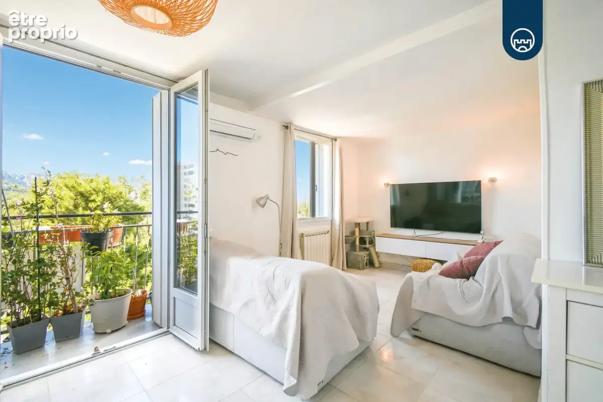 Marseille-mazargues  t3  63 m2 - photo 2