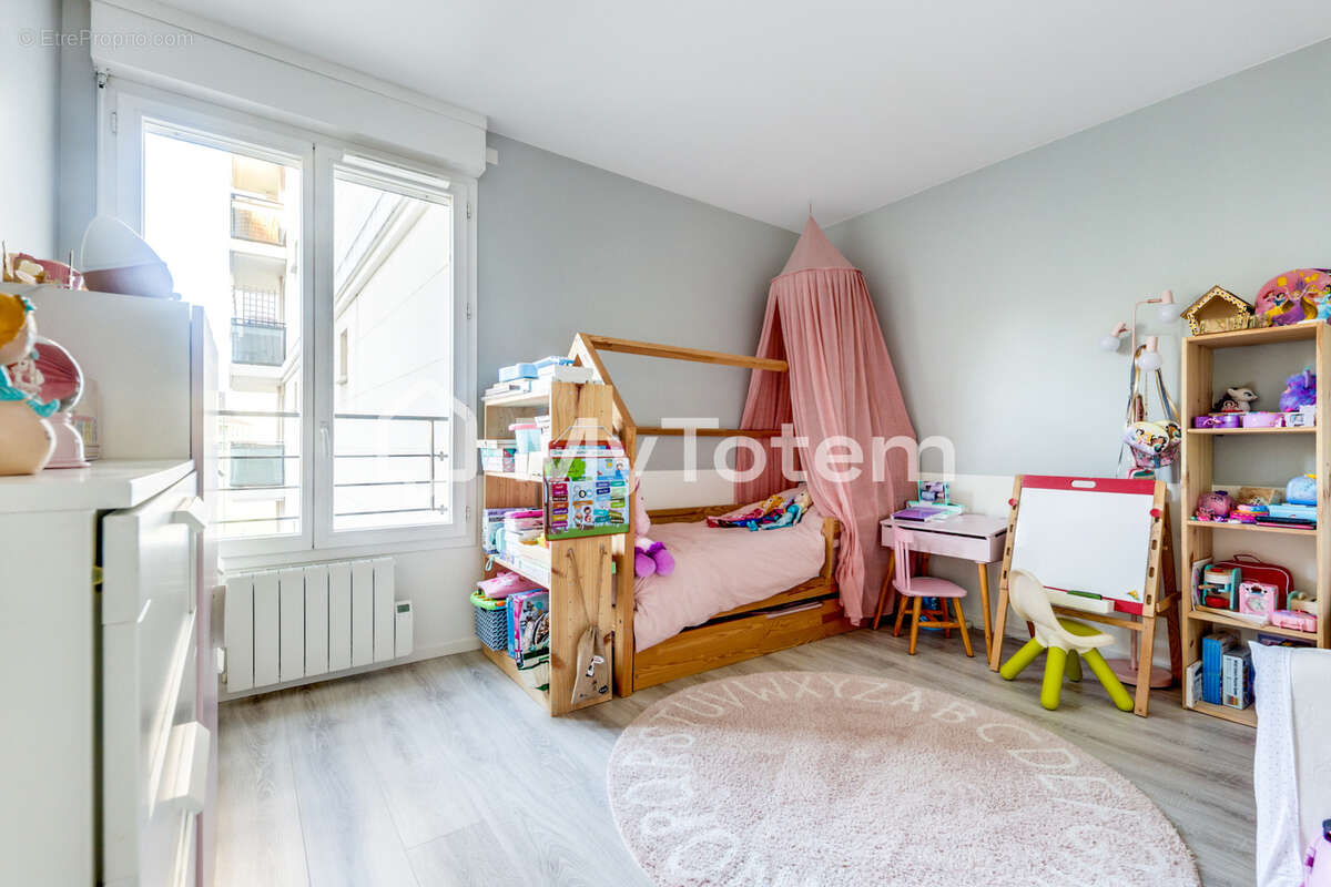 Appartement à COURBEVOIE