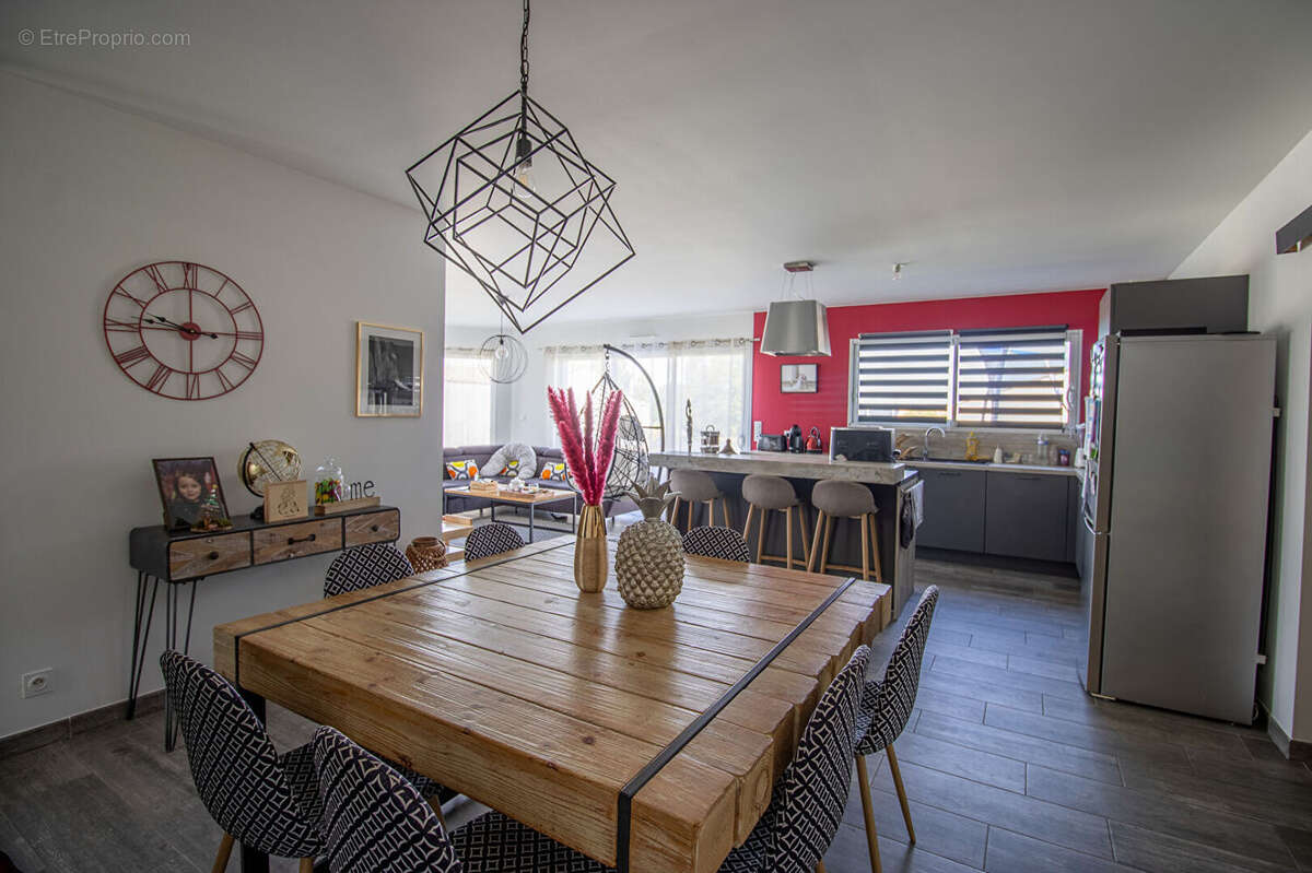 Maison 5 pièces - 106 m2 - Proche du Centre-ville de La Garnache - photo 4