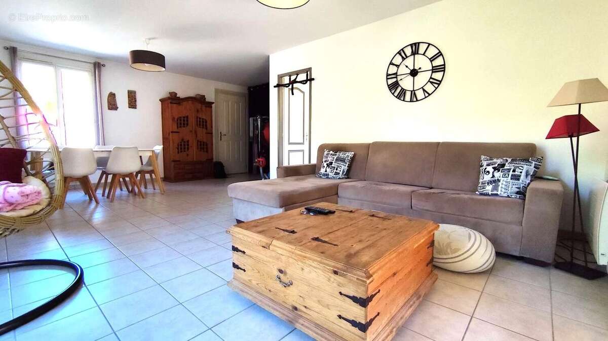 Maison plain-pied 97 m² - Terrain 2107 m² - photo 9