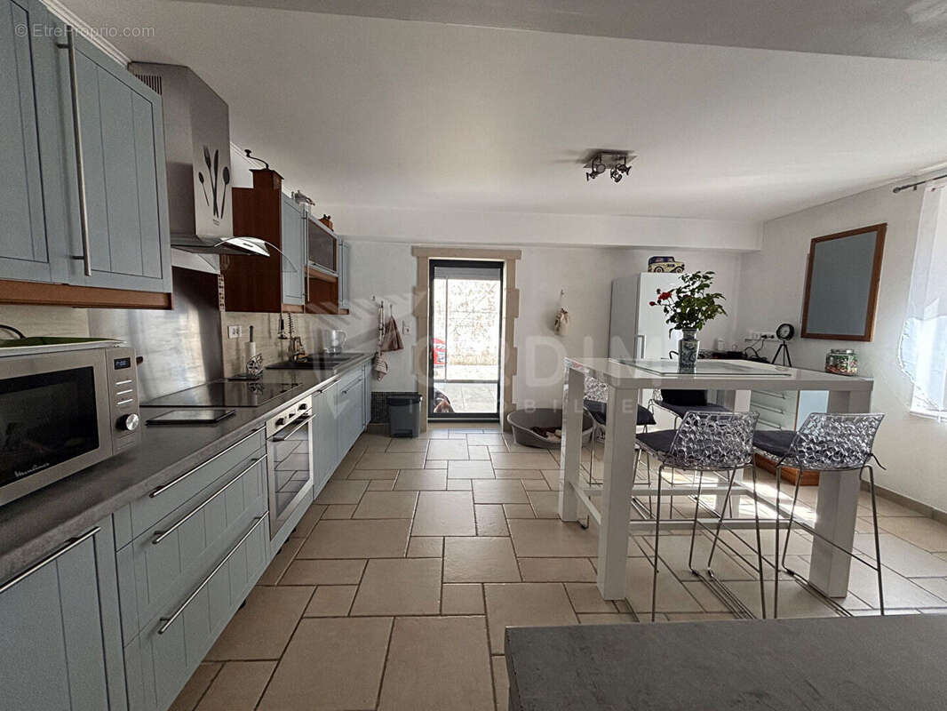 Maison à CRUZY-LE-CHATEL