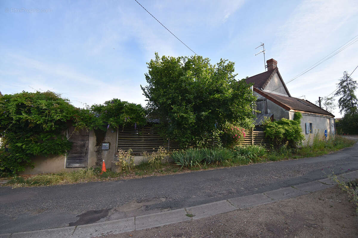 Maison à VARENNES-VAUZELLES