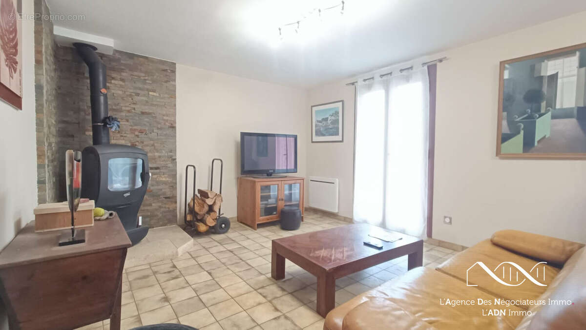 Maison à SAINT-DENIS-DE-L'HOTEL