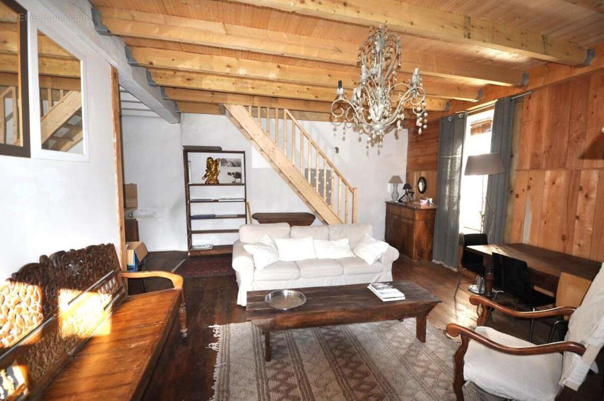 Maison à SAINT-SERNIN-SUR-RANCE