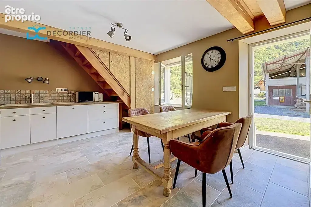 Orcier – maison mitoyenne avec fort potentiel, terrasse et vue montagne 81 m² et 105m² a amenager - photo 4