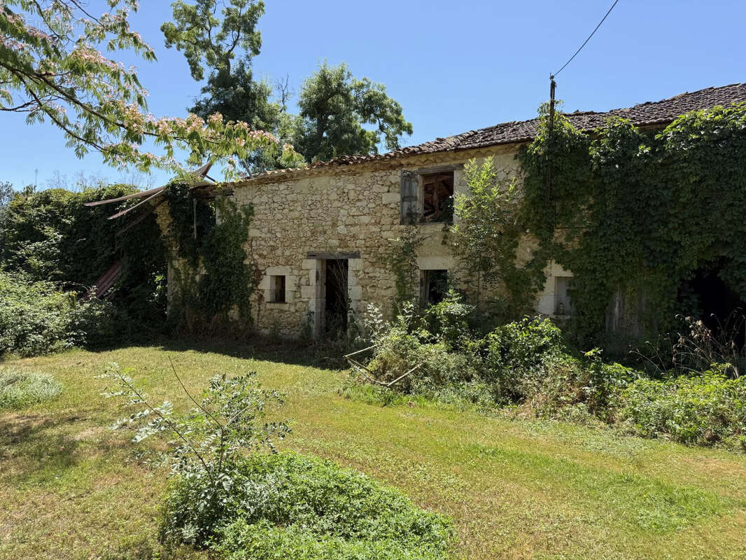 Maison de campagnes avec dépendances à rénover sur 4.8ha proche de Gondrin - photo 8