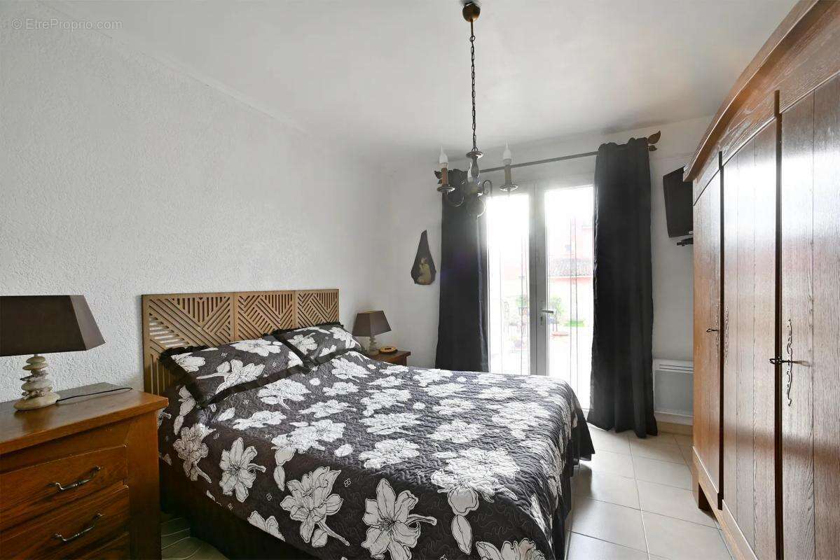 Maison à JONQUIERES-SAINT-VINCENT