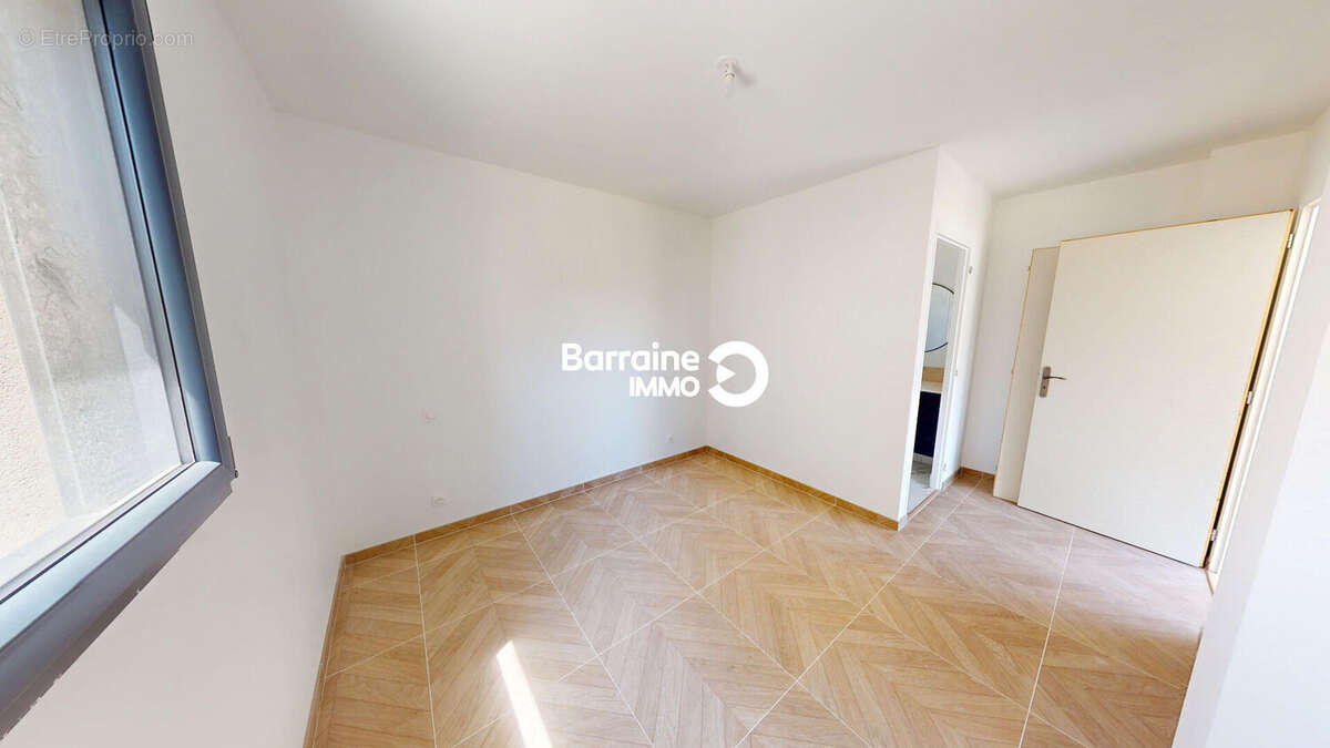 A vendre proche landerneau - tremaouezan maison t6 111m² recente garage jardin - photo 10
