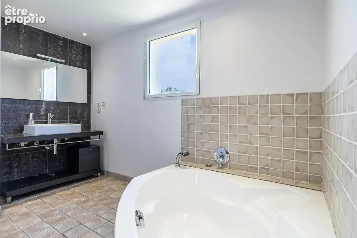 Nice - Gairaut - Propriété 8 pièces de 290m², sur 2294m² de terrain avec piscine et vues panoramiques mer - photo 10