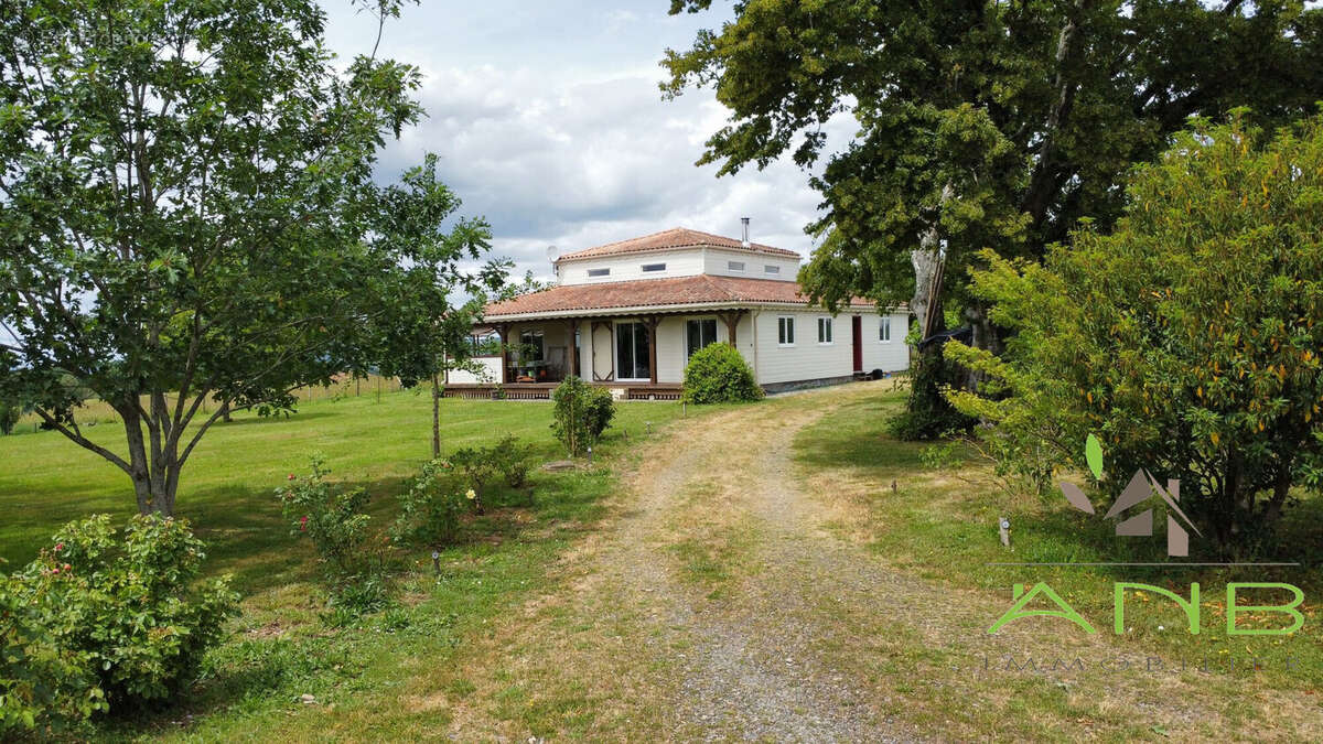 Maison 150 m² à Eymouthiers  - photo 3