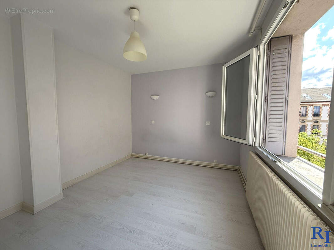 Chambre Ouest - Appartement à GRENOBLE