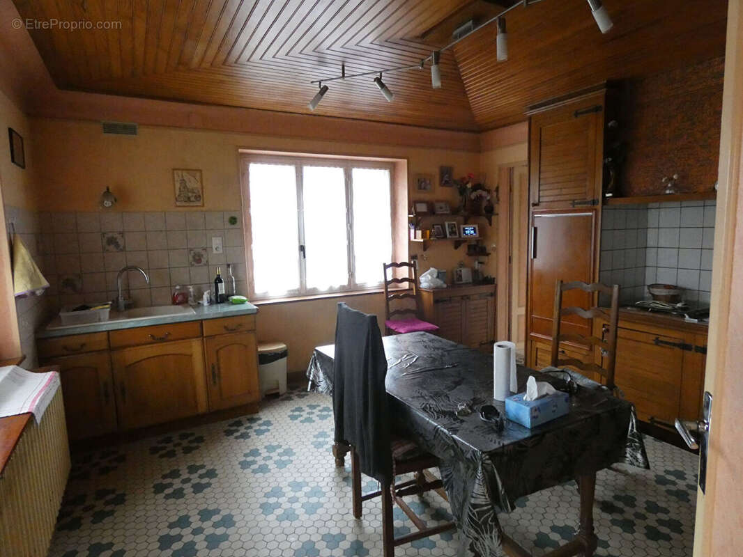 Maison à DUGNY-SUR-MEUSE