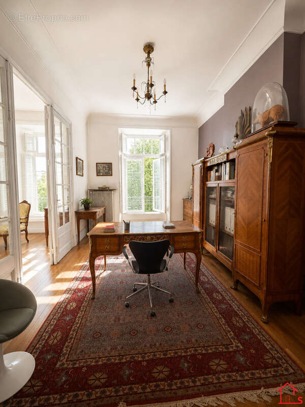 Avenue anatole france vaste appartement de caractere - photo 12