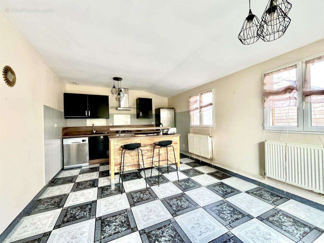 Maison à VILLENEUVE-SAINT-GERMAIN