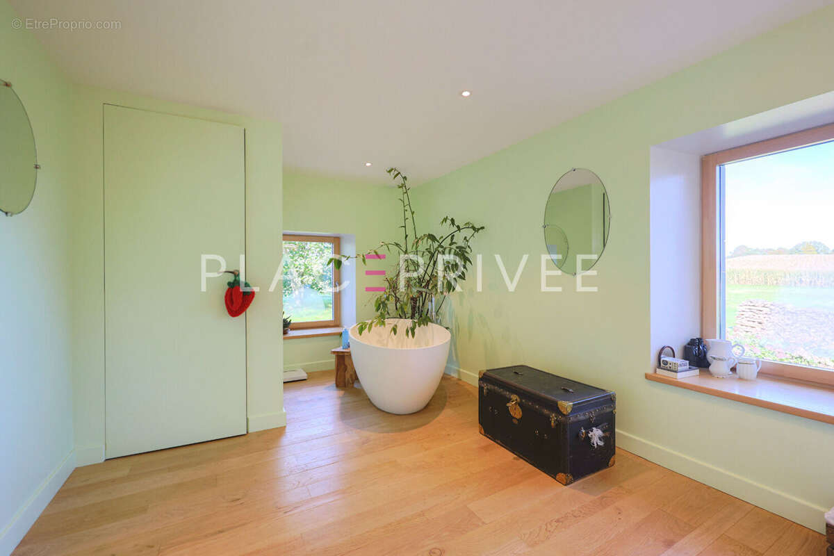 Maison à LA CHAPELLE-AUX-BOIS