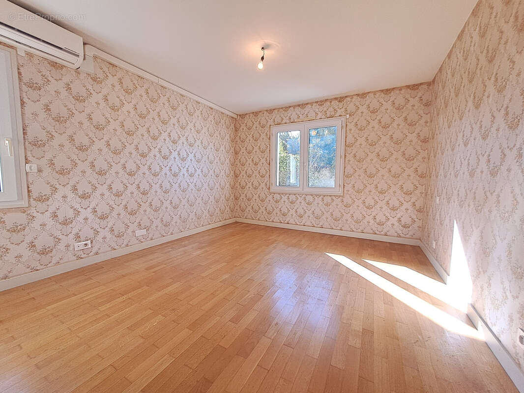 Centre Saint-Pierre-la-Noue - Villa 4 chambres + bureau sur 1 206m2 de terrain - photo 9