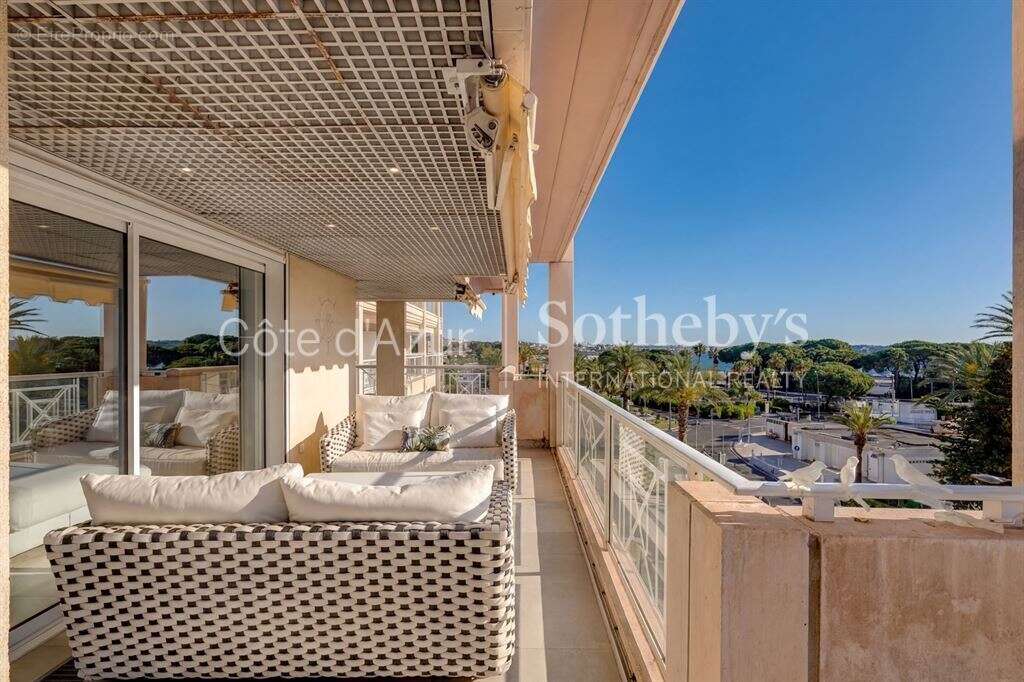 Appartement à VALLAURIS