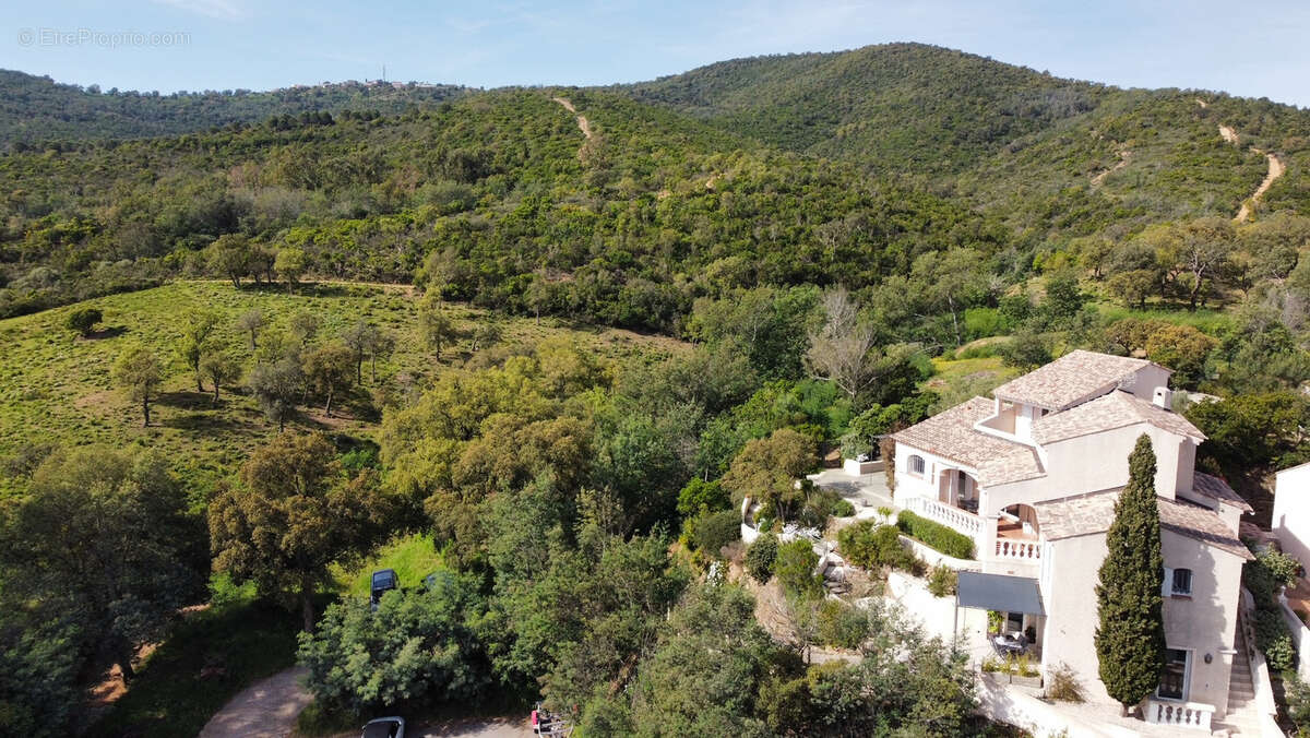Maison à LES ISSAMBRES