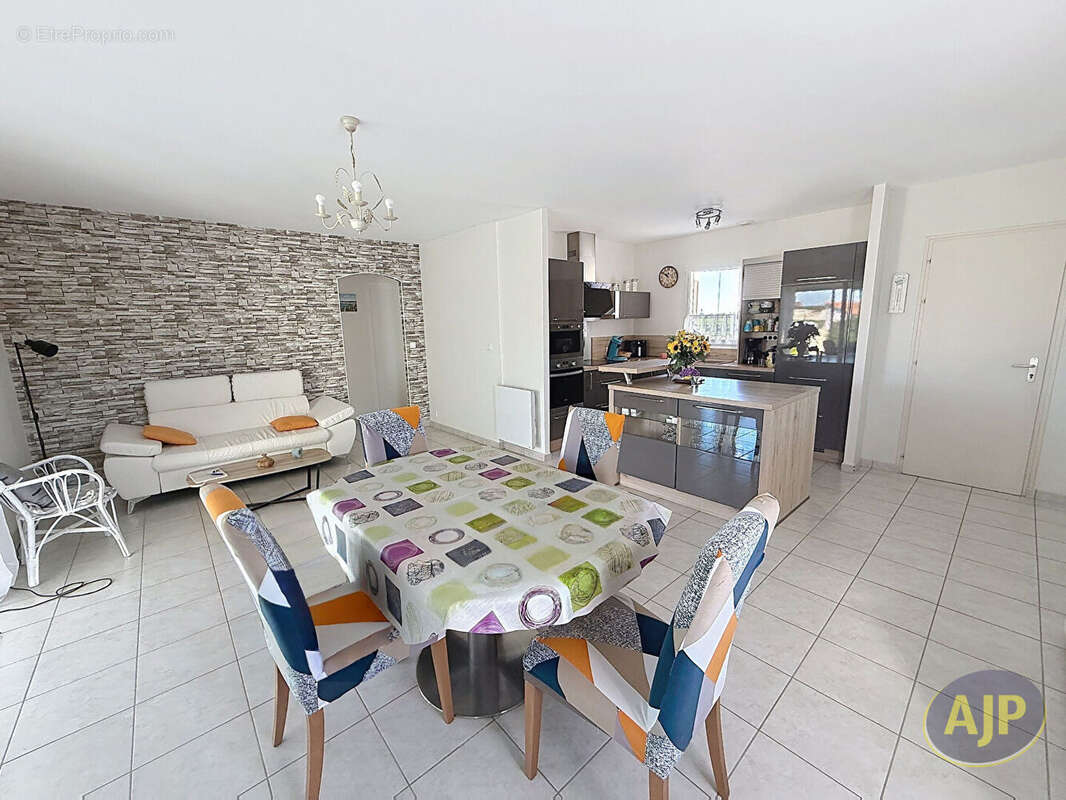Maison Longeville Sur Mer , 3 chambres, 99 m2 environ, garage piscine proche mer. - photo 7