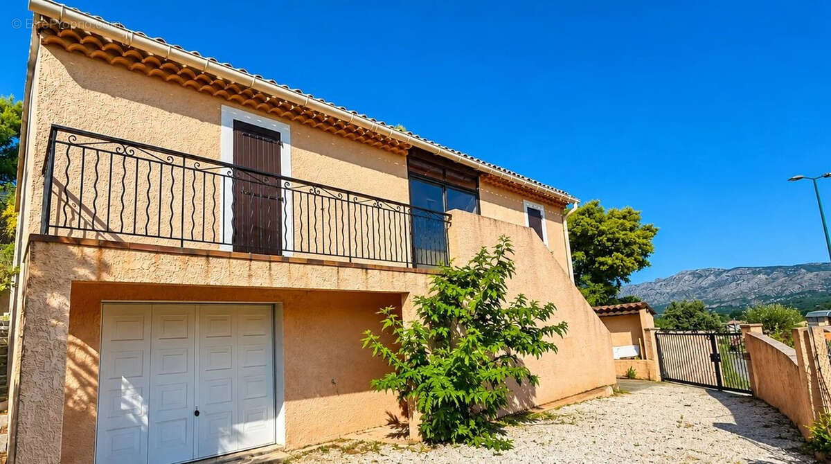 Maison à POURRIERES