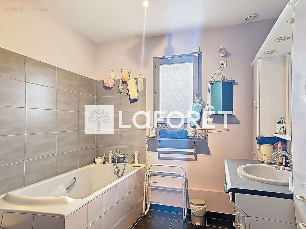 Maison à MOISSY-CRAMAYEL