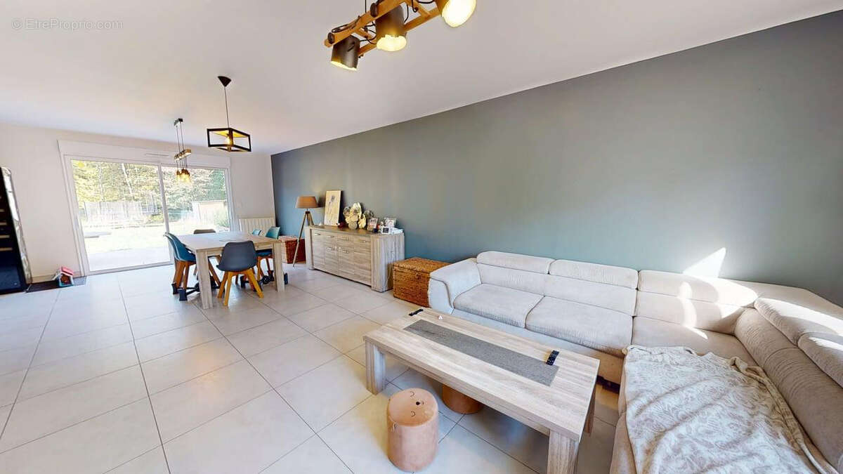 Maison à CANDE-SUR-BEUVRON