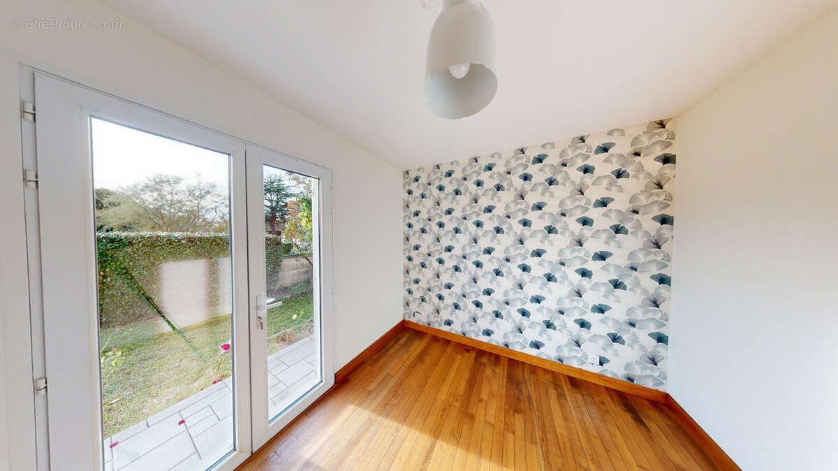  Maison familiale à vendre à LÉOGNAN, quartier FRIGÈRES - photo 6