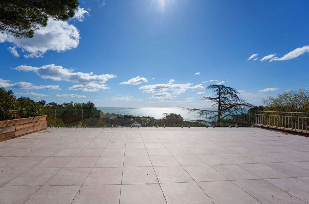 Villa contemporaine à Sète sur le mont Saint Clair côté Sud avec vue Mer, terrasse 110 m2 et garage - photo 6
