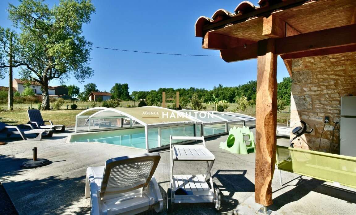 Superbe maison en pierre rénovée, avec bois et terrains attenants - photo 12