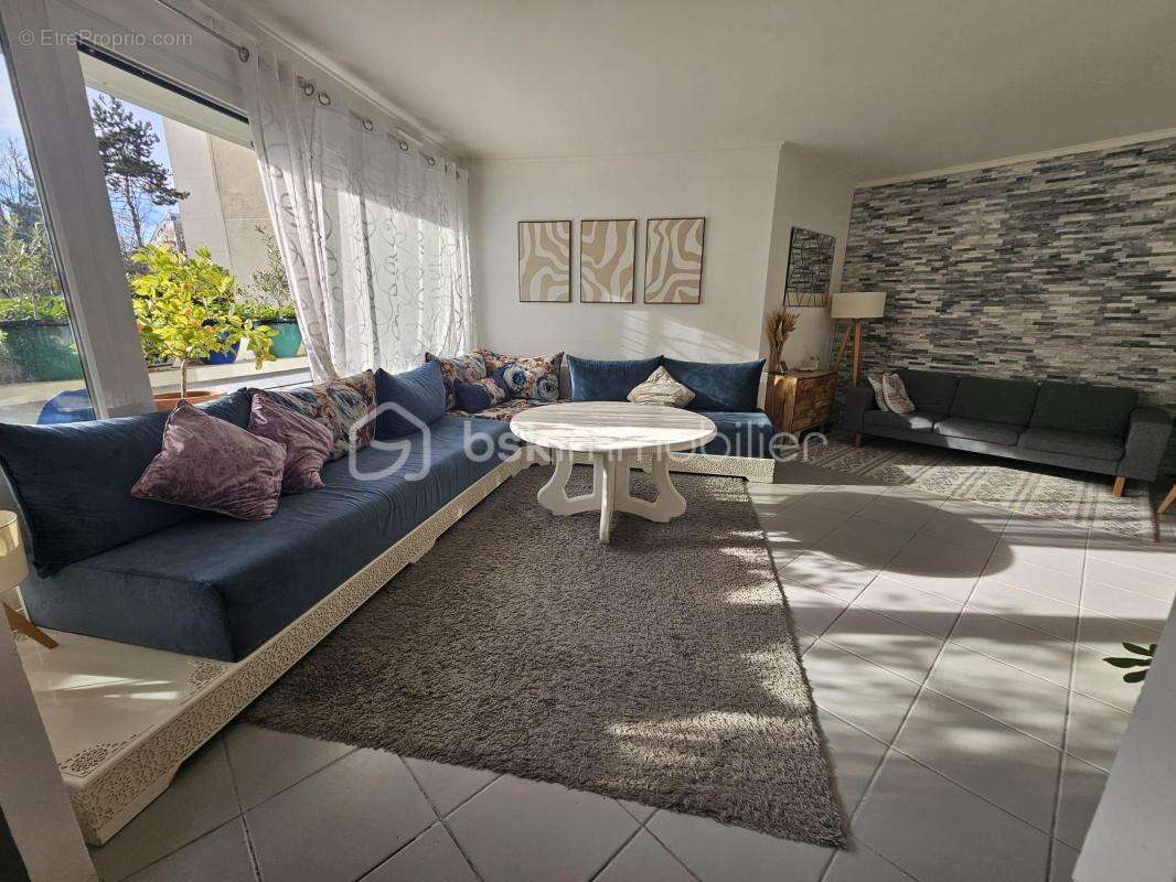 Appartement 4 pièces 87 M² à deux pas du Métro ligne11 - photo 4
