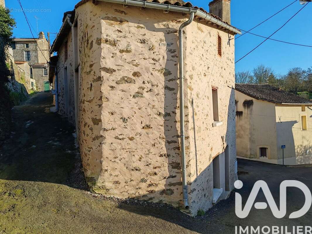 Appartement 180 m² à Cernusson  - photo 3
