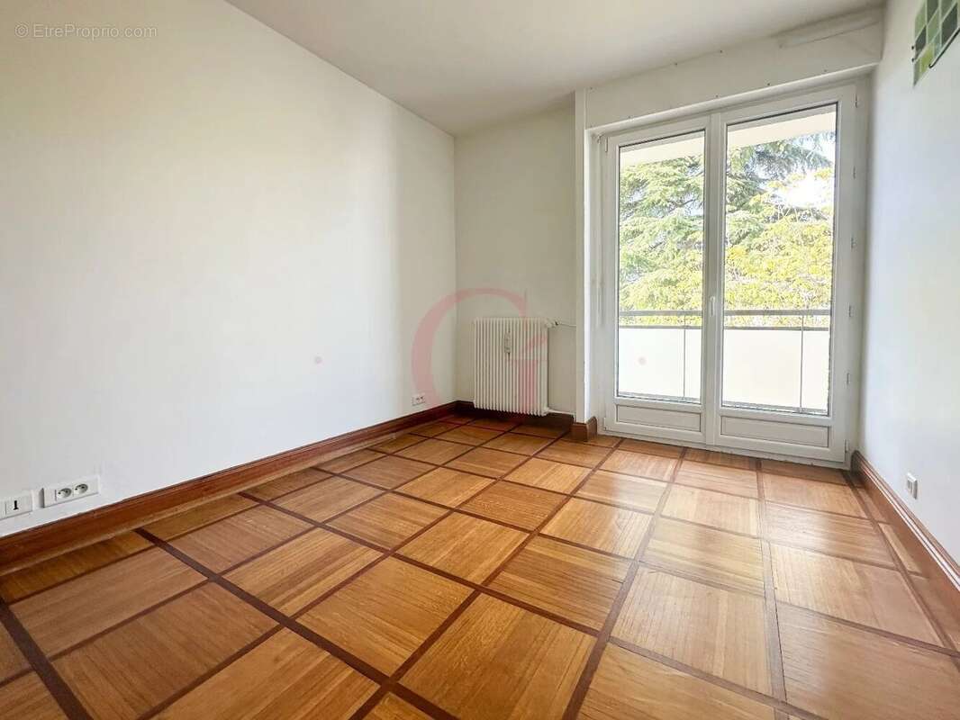 Appartement à BOURG-LA-REINE