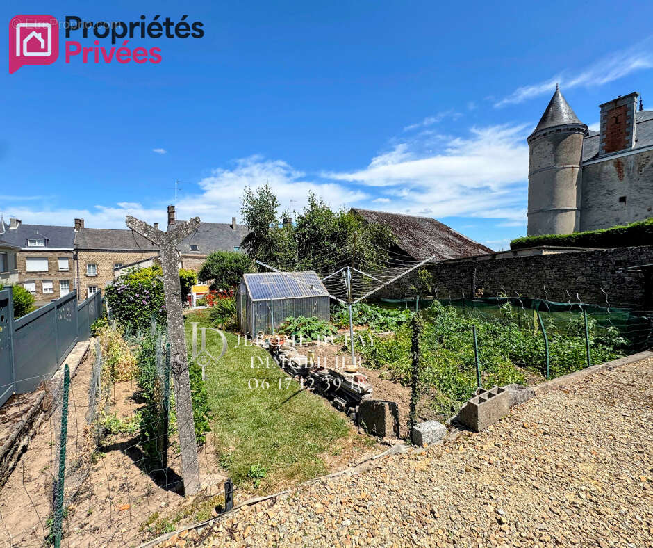 Maison à AMBRIERES-LES-VALLEES