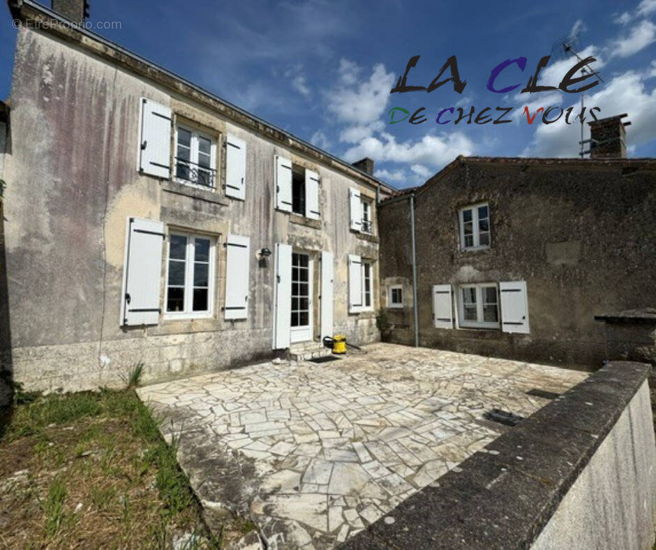 Maison à LE BUSSEAU