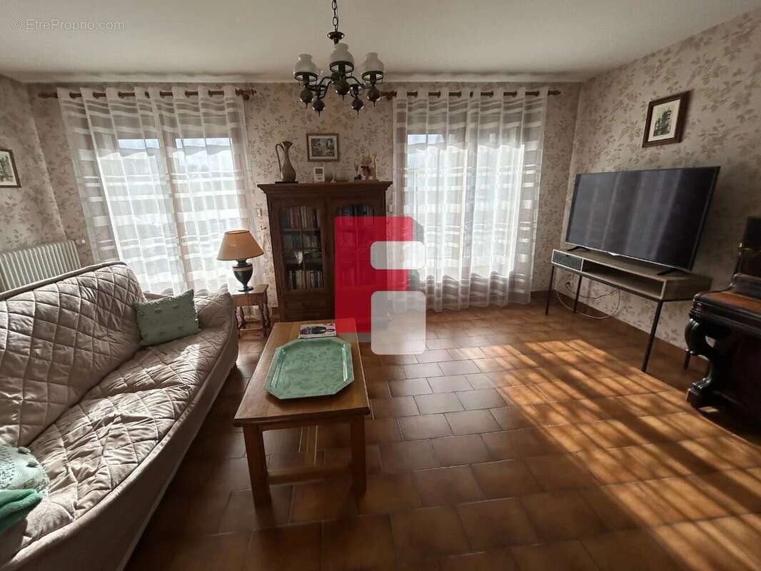 Maison à LA RIVIERE-DE-CORPS