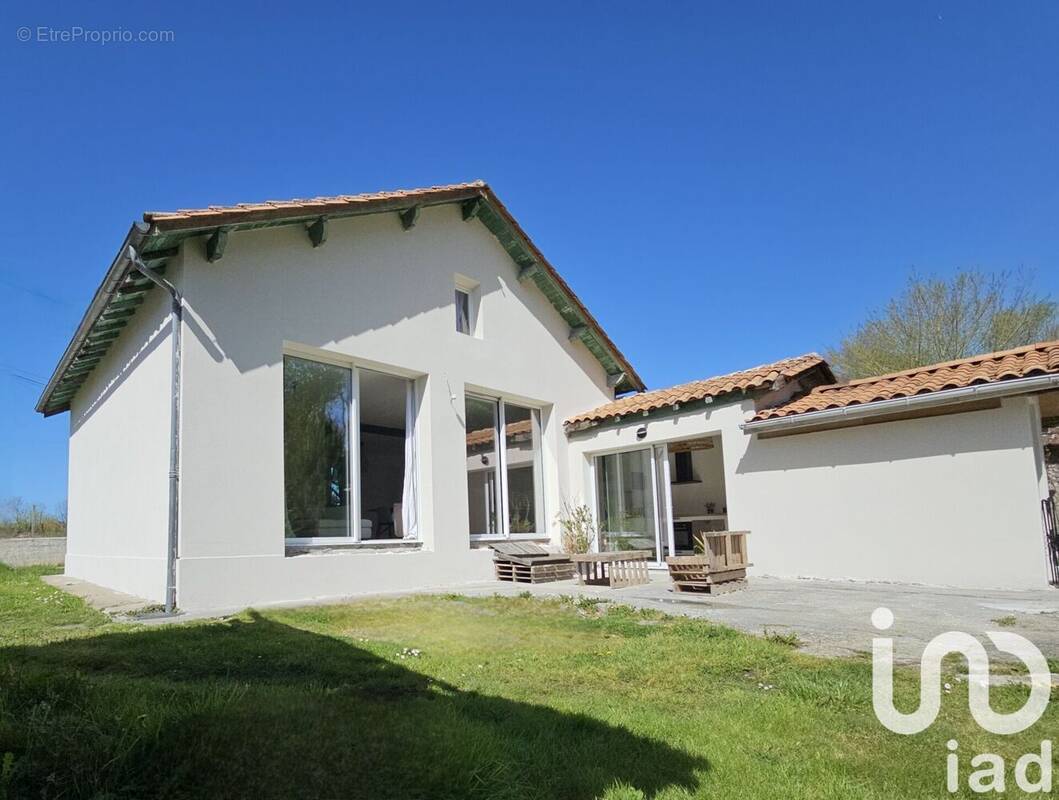 Photo 1 - Maison à SAINT-YZAN-DE-SOUDIAC