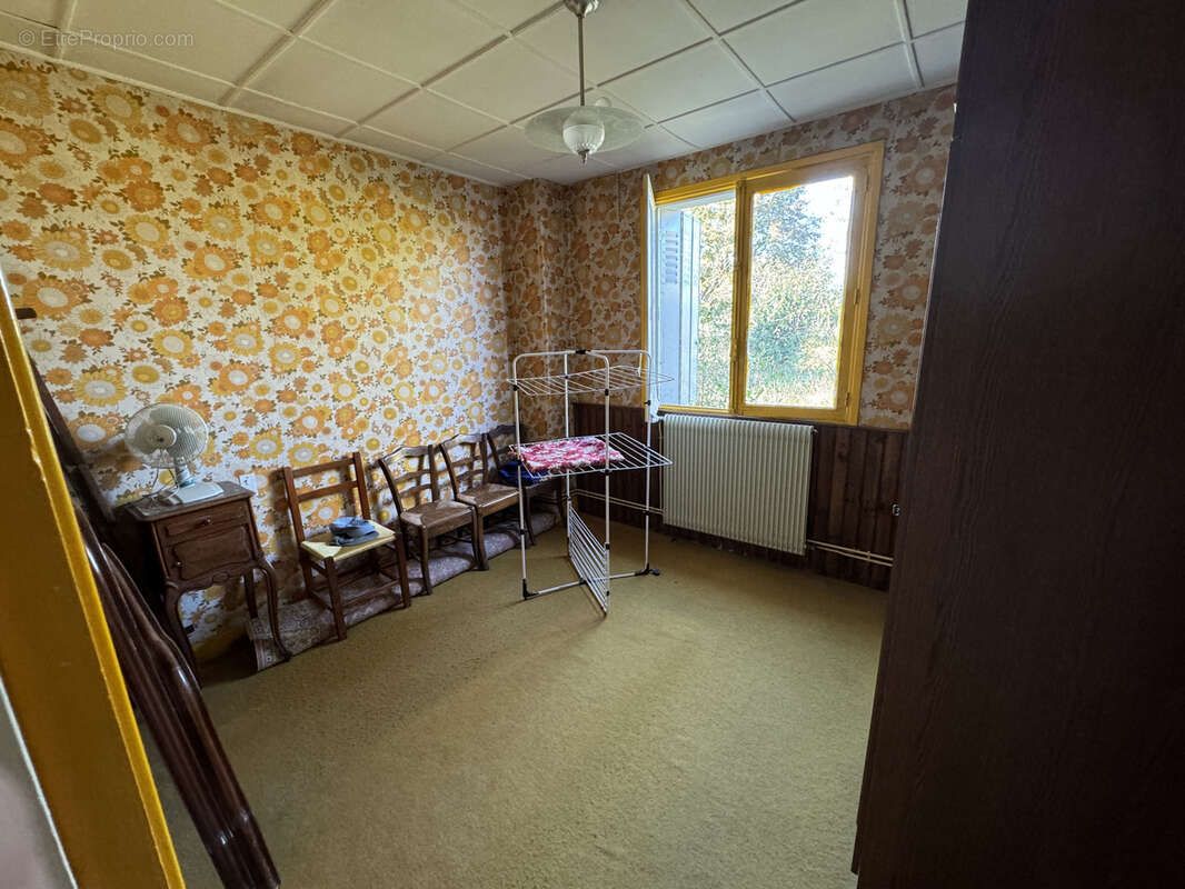 Maison à SAINT-REMY-EN-ROLLAT