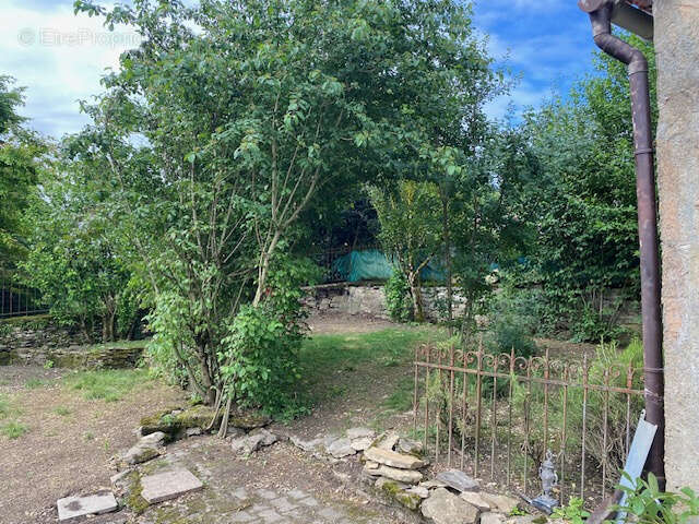 Maison à rénover dans hameau paisible des Combes - photo 8