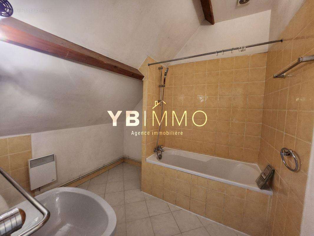 Maison à VIEILLE-EGLISE-EN-YVELINES