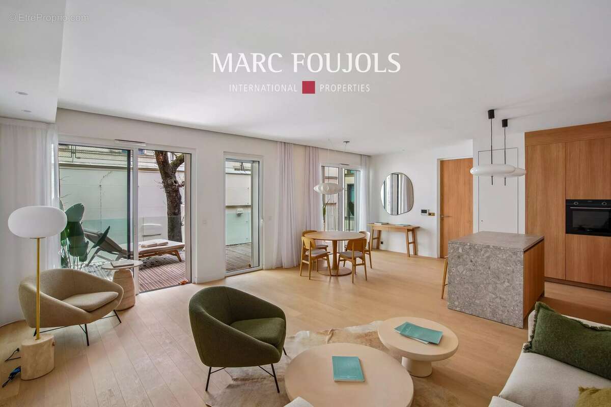 Appartement à PARIS-8E