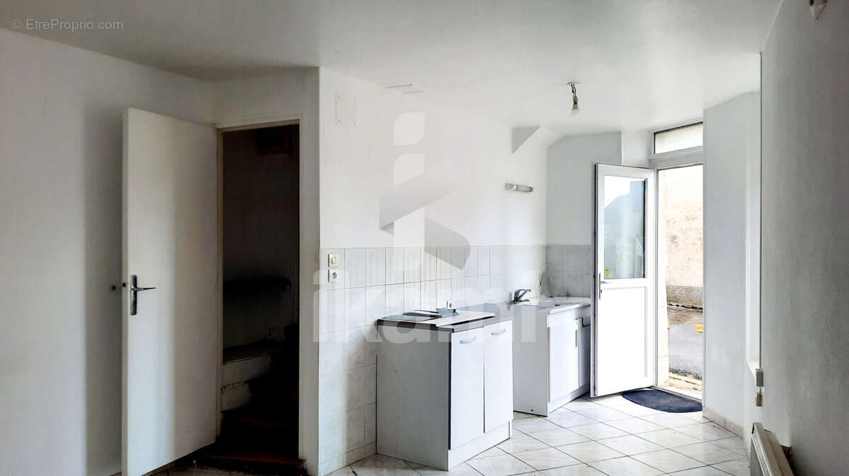 Appartement à COURSON-LES-CARRIERES