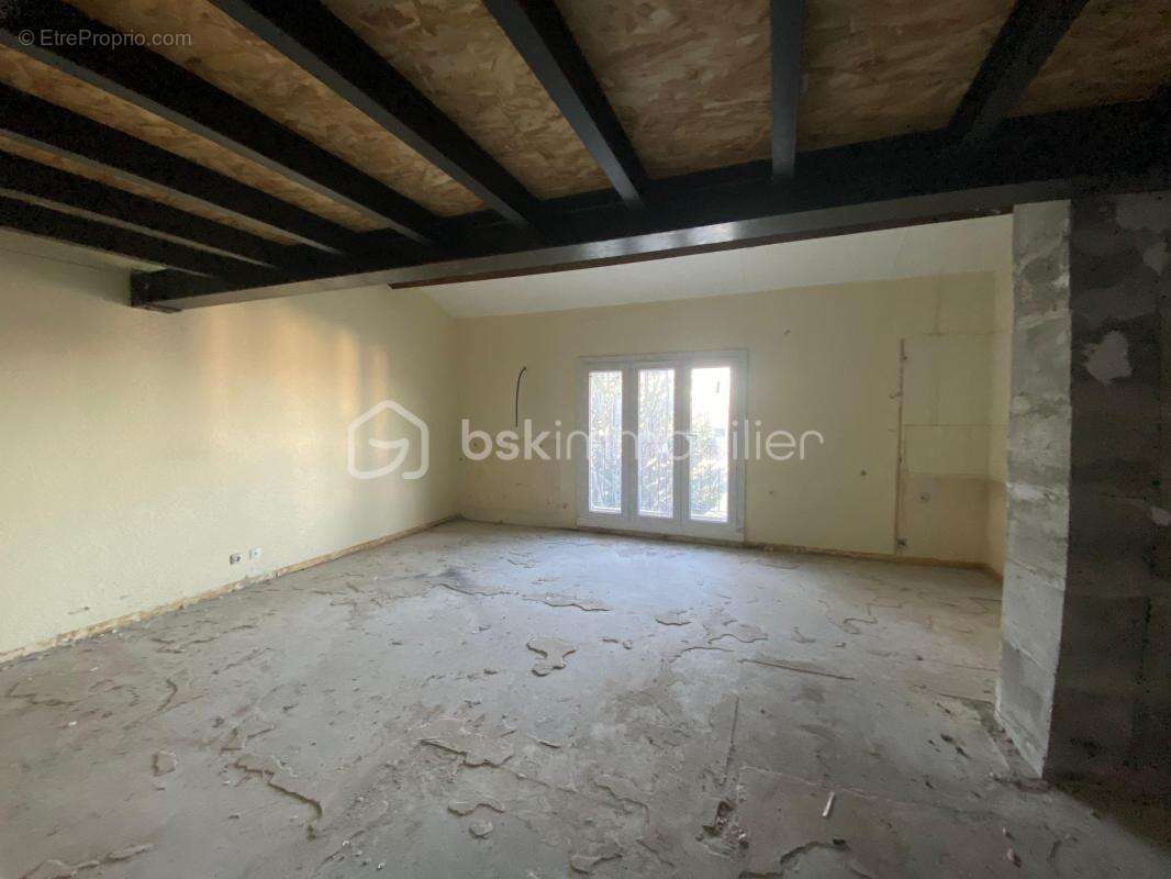 SAINT-CHRISTOL ((84) - Créez votre T3 sur mesure ! Plateau sous forme d'appartement de 78 m² env. situé au 2ème étage avec ascen - photo 6