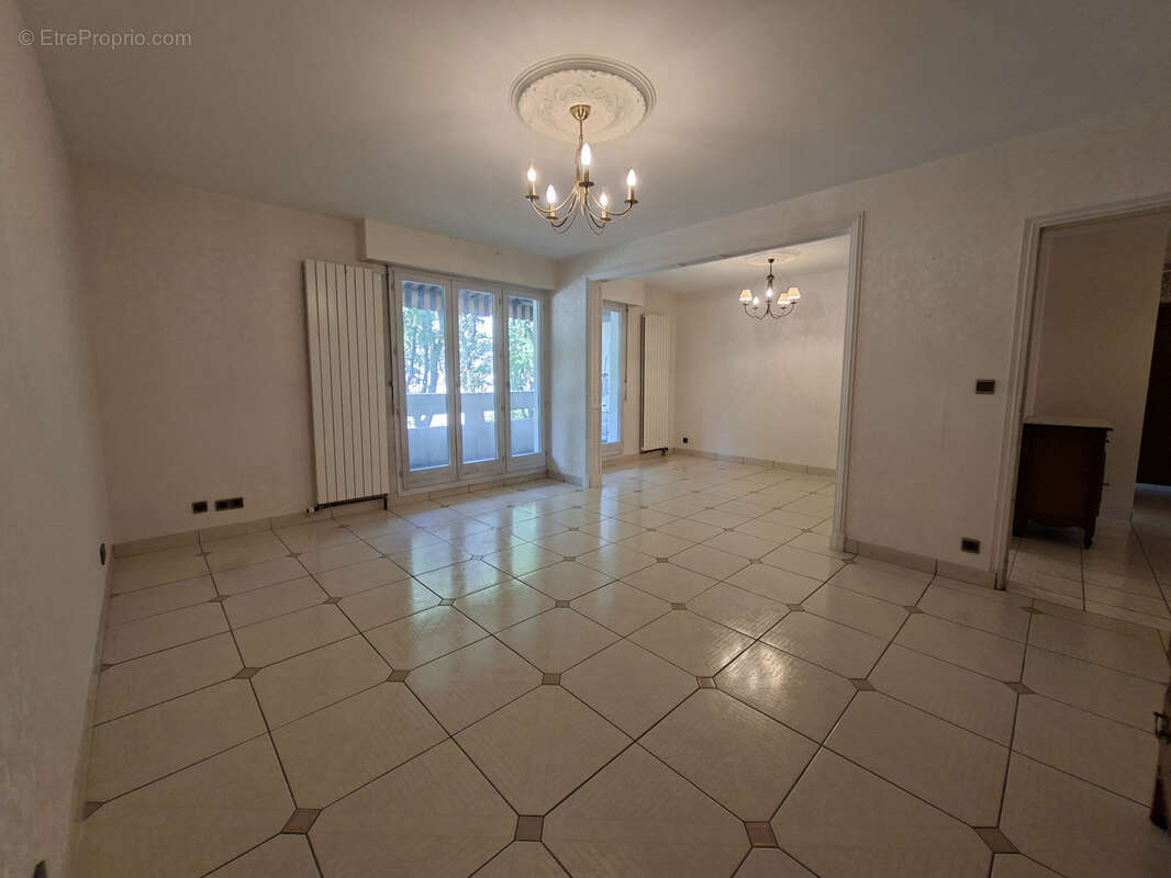 Appartement T4 de 88 m2 avec terrasse et vue sur le parc - photo 8