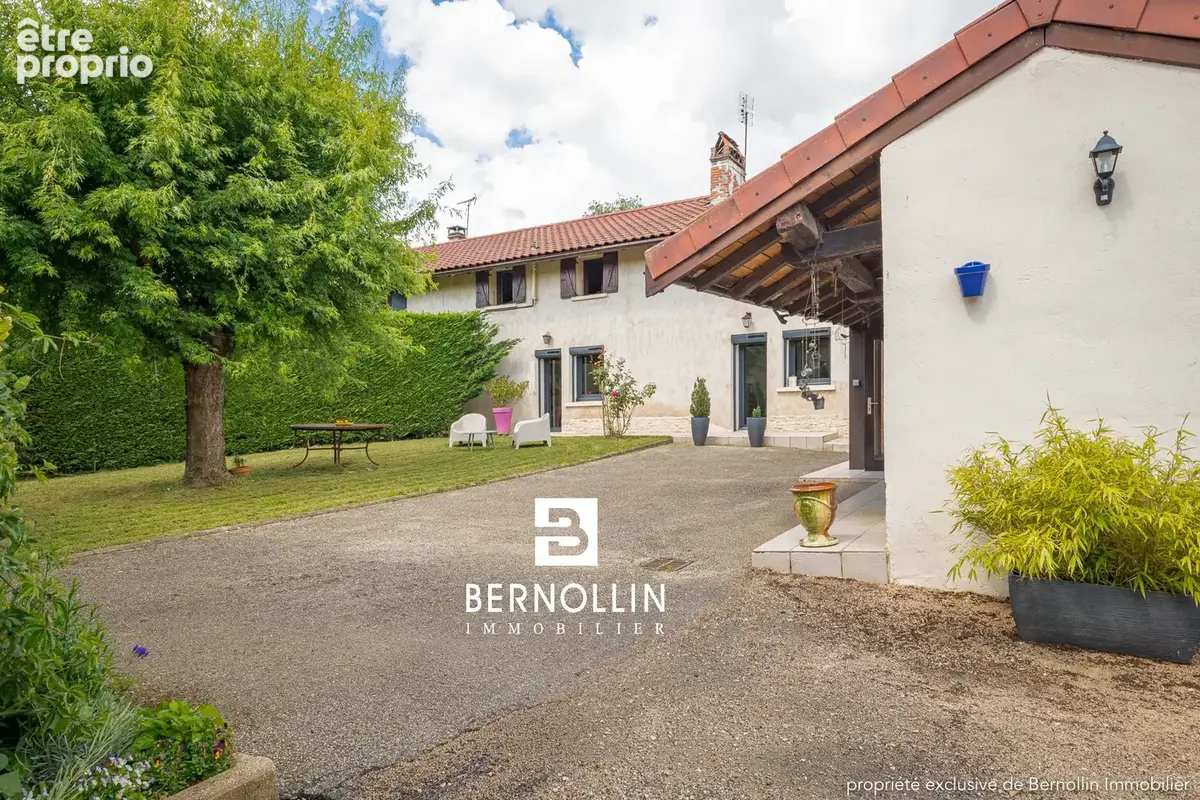COUP DE COEUR à Curtafond - Propriété de charme de 300 m2 - 11 pièces - photo 19