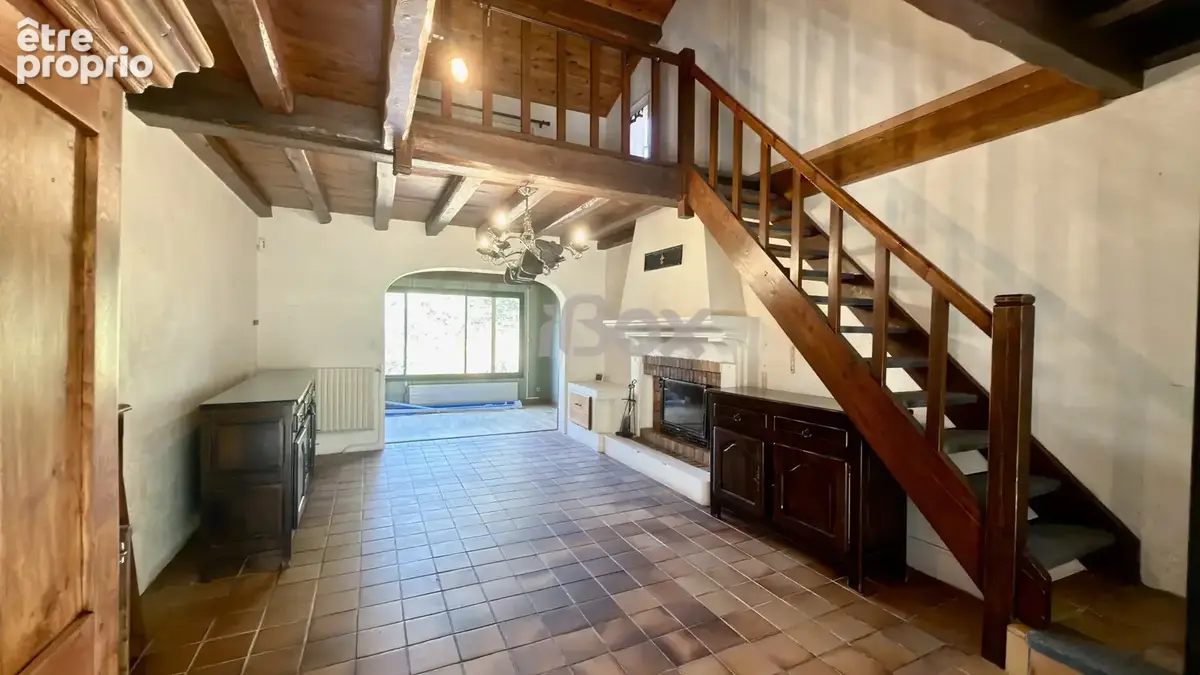 GONFARON- Maison sur un terrain de 16 000m2, nombreuses dépendances - photo 6