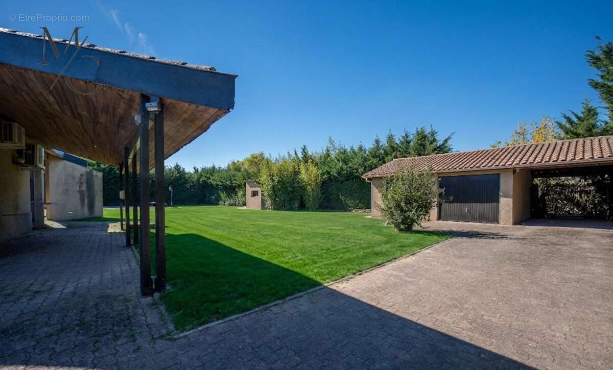 Maison d'Architecte -Terrain 2293 m2 - Piscine - Garage - photo 4